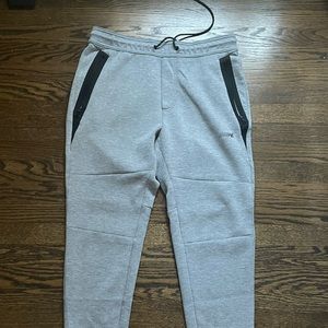 American Eagle Jogger Pants with three zipper pockets